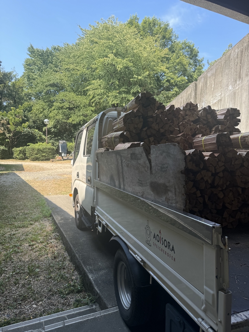 猛暑ではありますが、自然に囲まれた環境での仕事は気持ちが良いです。